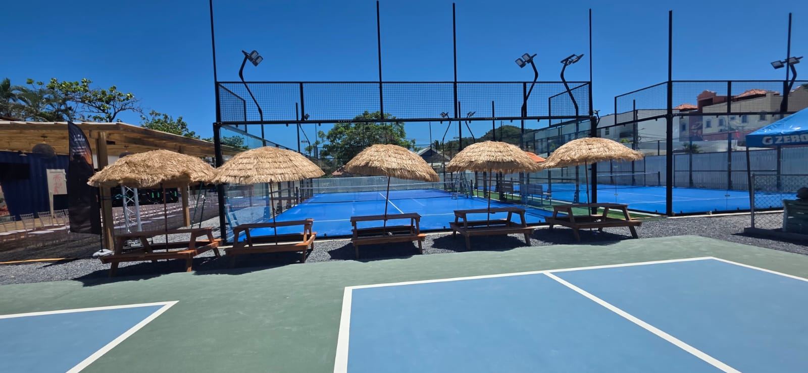 Roatan pickleball and padel courts