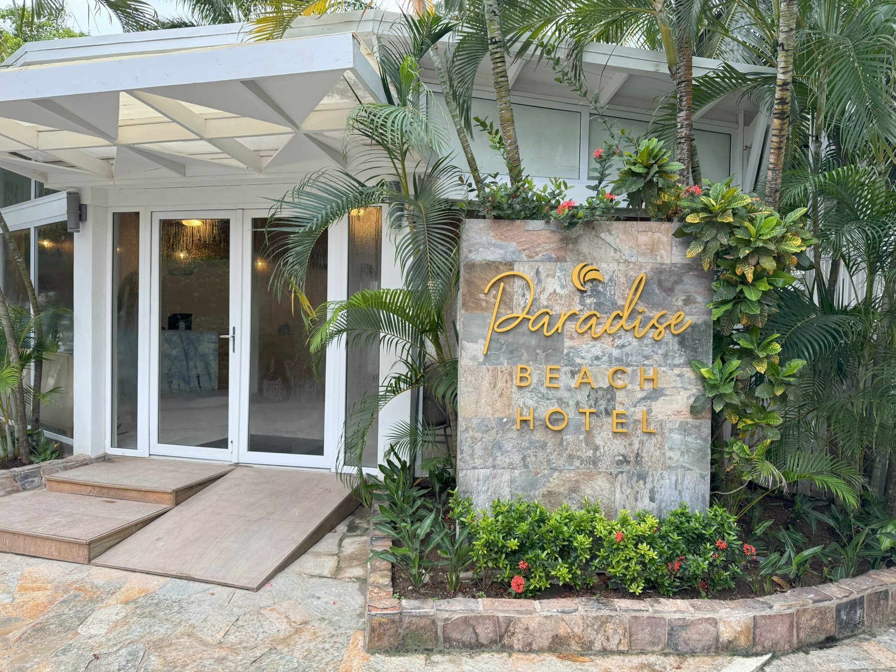 Paradise Beach Hotel check-in entrance and hospitality desk area