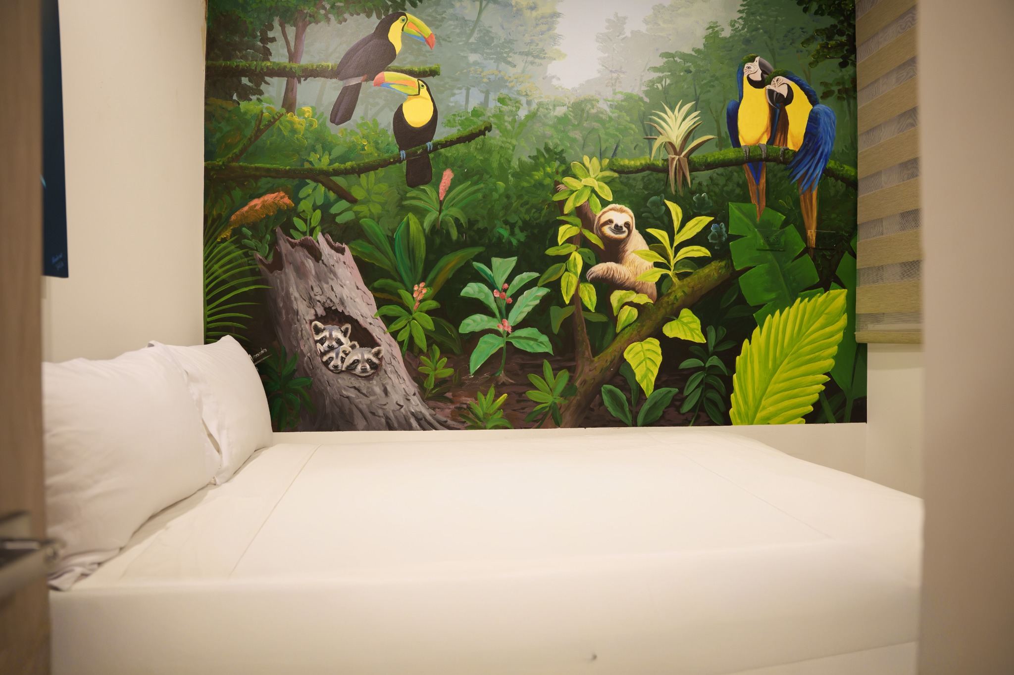 Double/full bedroom mural room
