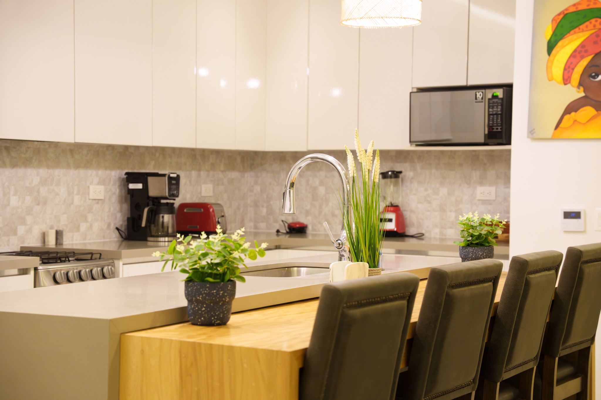 Kitchen island and dining seating at Sea Turtle Villa